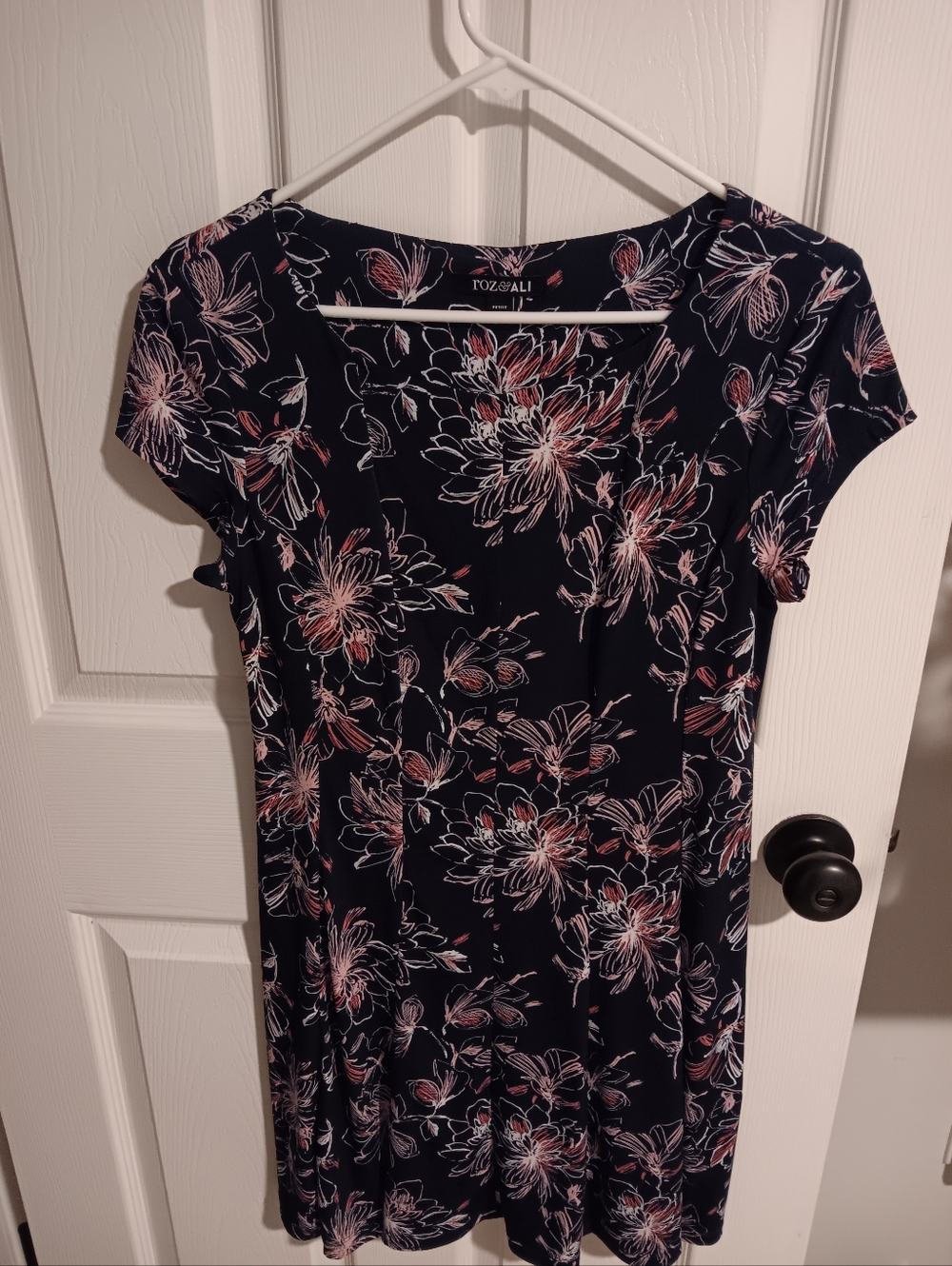 Roz & Ali Floral Dress. Petite 8.
